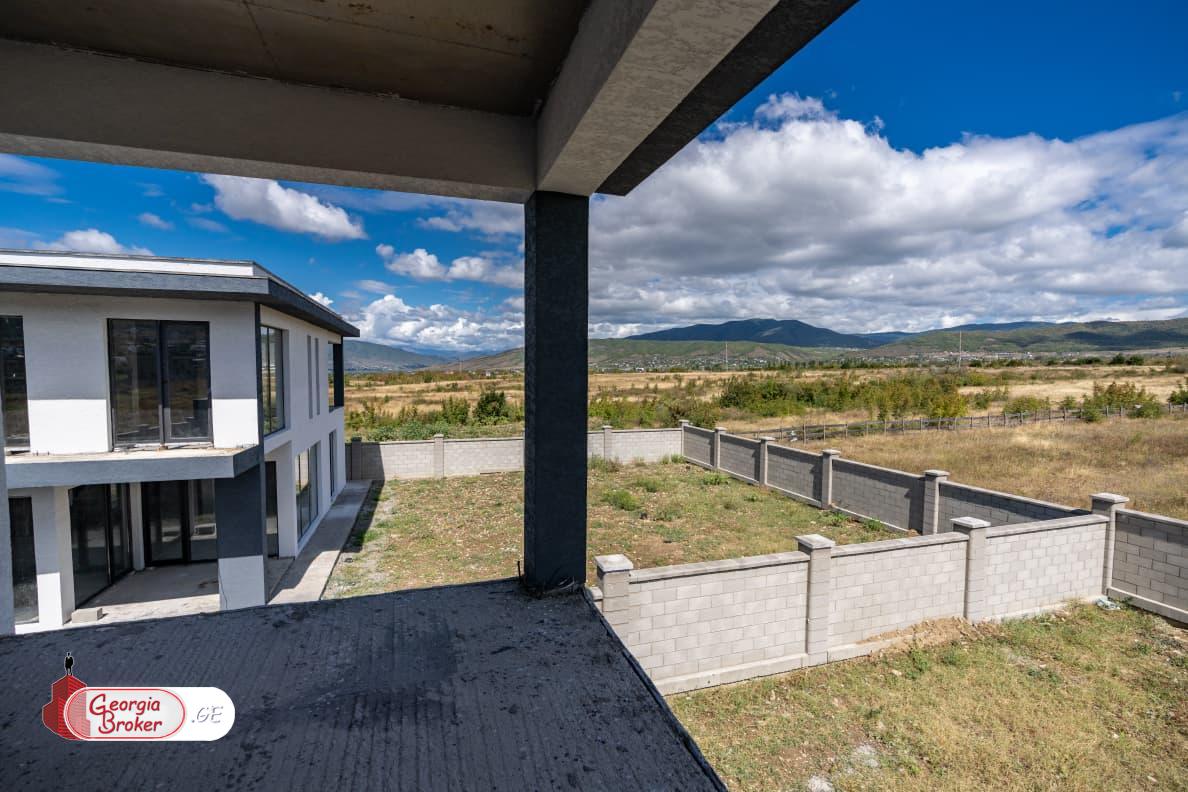 nearly repaired 5-room house for sale